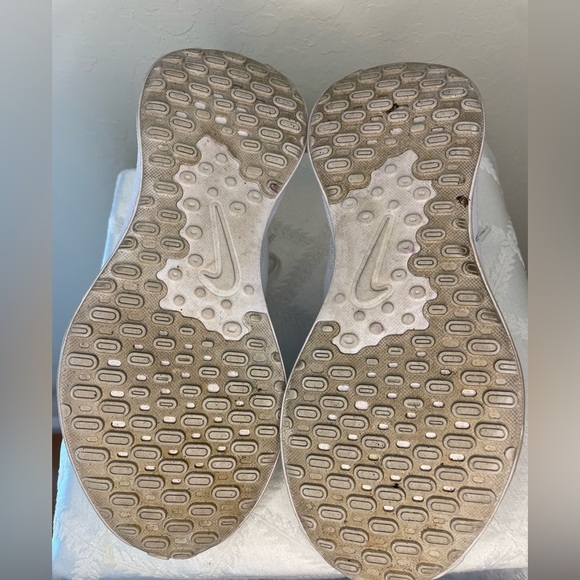Women's Nike Revolution 7 White Running Shoes Size 8.5 - Picture 9 of 9